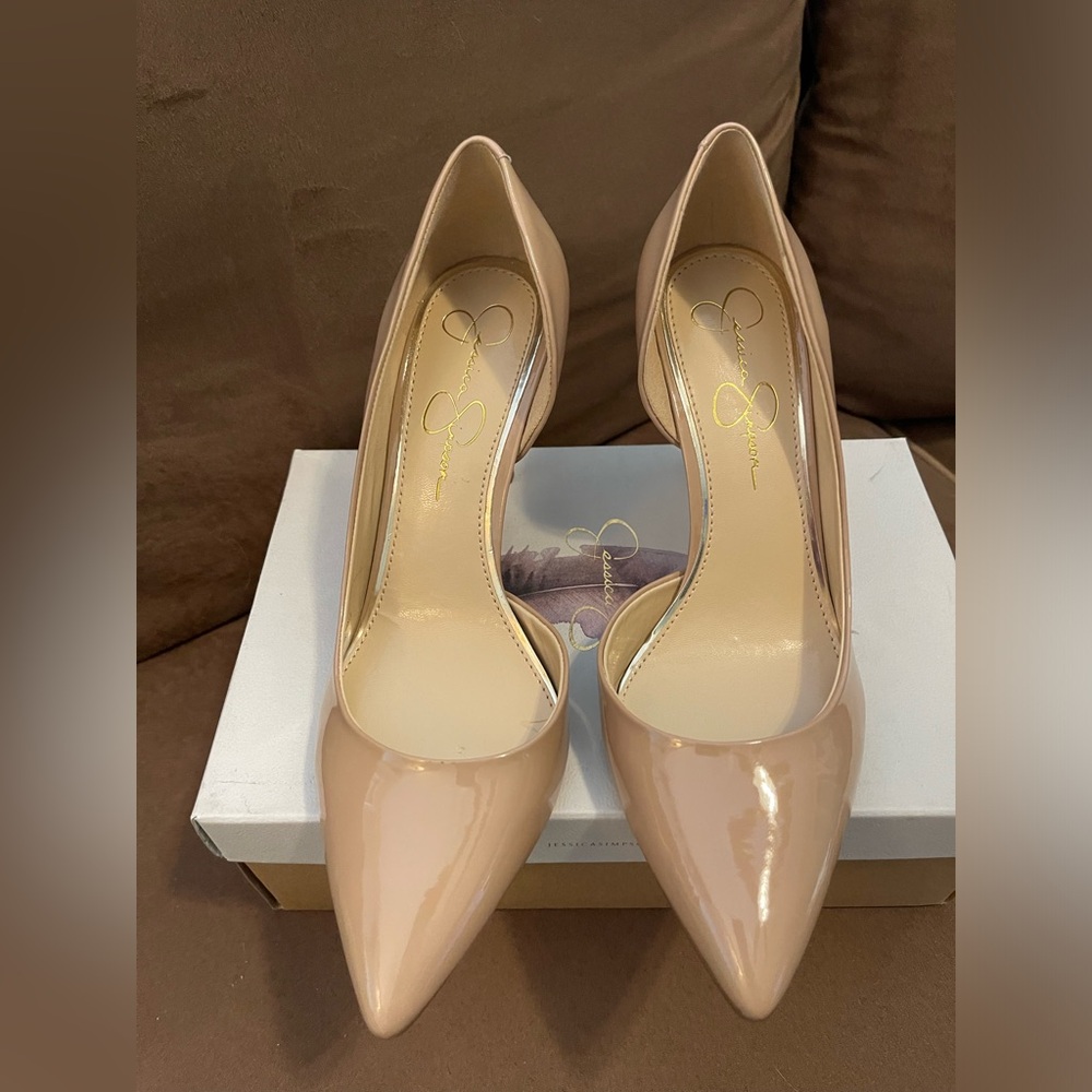 Jessica simpson beige high heels size 9.5. NWOT. Box included.